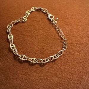 Elegant Gold Chain Bracelet
